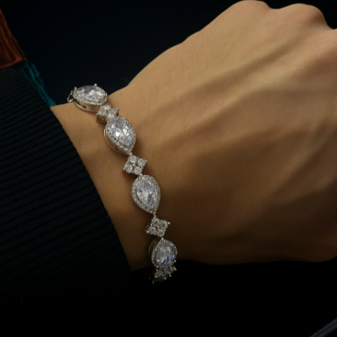 Tear Drop Star Bracelet - Mozayn Jewelry