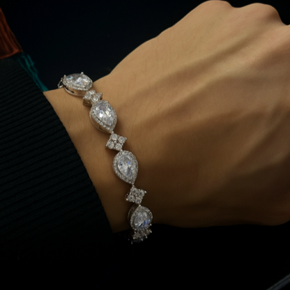 Tear Drop Star Bracelet - Mozayn Jewelry